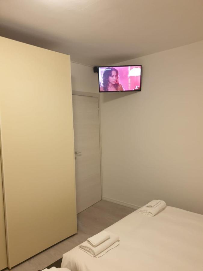 J&M House -Fronte Ospedale- Incluso Netflix E Disney Plus 乌迪内 外观 照片